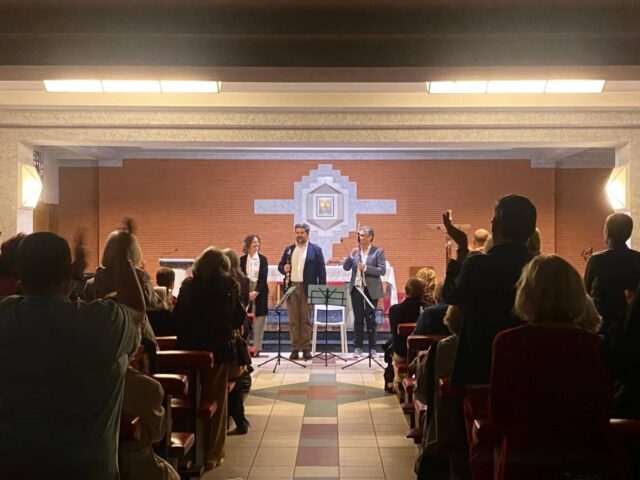 Sala piena e standing ovation finale per il concerto del Trio Böhm in ricordo di don Sandro Amatori! A breve atre foto del concerto.Complimenti a Michela, Claudio e Daniele e arrivederci alla prossima stagione!