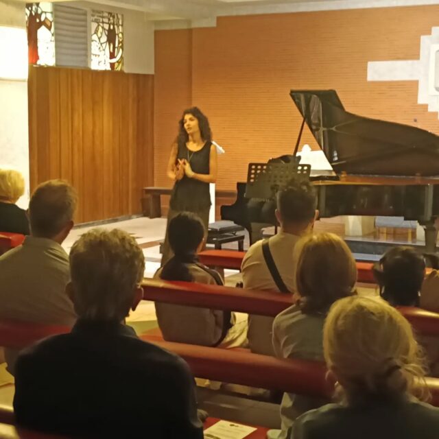 Non abbiamo parole per il meraviglioso concerto che ci hanno regalato il violinista Giacomo Del Papa e la pianista Flavia Salemme, anteprima del recital che terranno tra pochi giorni al Conservatorio di Cordoba, in Spagna.