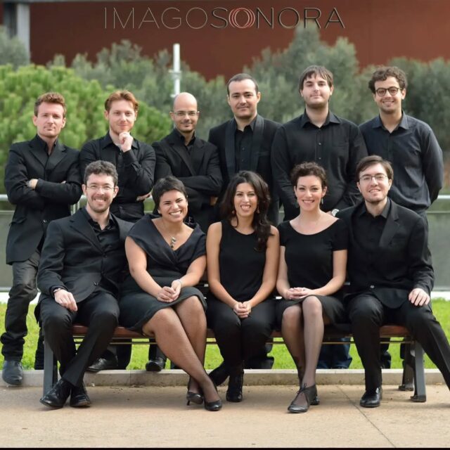 Imago Sonora, l'ensemble fondato da Domenico Turi e Andrea Ceraso, sarà protagonista del nostro concerto di domenica. Ve lo presentiamo.Formato nel 2013 a Roma, l’Imago Sonora Ensemble si dedica specificatamente all’esecuzione del repertorio del Novecento e contemporaneo. Fin dalla nascita, è stato diretto con intelligenza e passione da Andrea Ceraso, scomparso prematuramente nel 2020. Dopo l’esordio presso la Sala Casella dell’Accademia Filarmonica Romana, Imago Sonora ha partecipato a importanti festival, quali il "Mantova Chamber Music Festival", il Festival "Play.It" di Firenze, nonché a più edizioni del Festival "Nuova Consonanza". Dal 2014 al 2016 ha collaborato con il Dipartimento di composizione del Conservatorio “Santa Cecilia” di Roma ed è stato ensemble in residence presso l’Accademia Filarmonica Romana. Ha al suo attivo più di quaranta prime esecuzioni assolute di compositori italiani e stranieri come "Thanatopsis" di Giacomo Manzoni, l’opera "Non è un paese per Veggy" di Domenico Turi e diverse prime esecuzioni italiane come "Singing in the dead of night" di Julia Wolf. Nel 2015 e nel 2019 ha eseguito le composizioni finaliste del Premio "Evangelisti" e nel 2017 le composizioni finaliste del Premio "Bucchi". Entrambi i concerti sono stati trasmessi da Rai Radio3. Oggi l'ensemble, formato ancora in parte dai musicisti di allora, ai quali si sono aggiunti nuovi membri, è diretto da Massimo Munari.